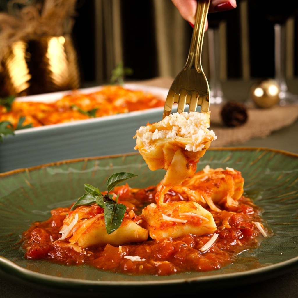 FAGOTTINI DE DAMASCO COM ABACAXI E MOLHO POMODORO