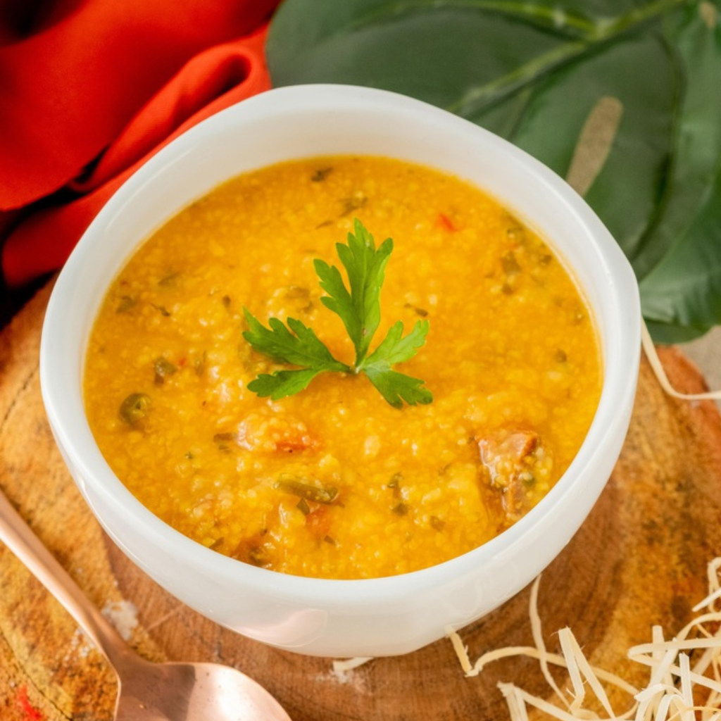 CALDO DE CANJIQUINHA COM COSTELINHA